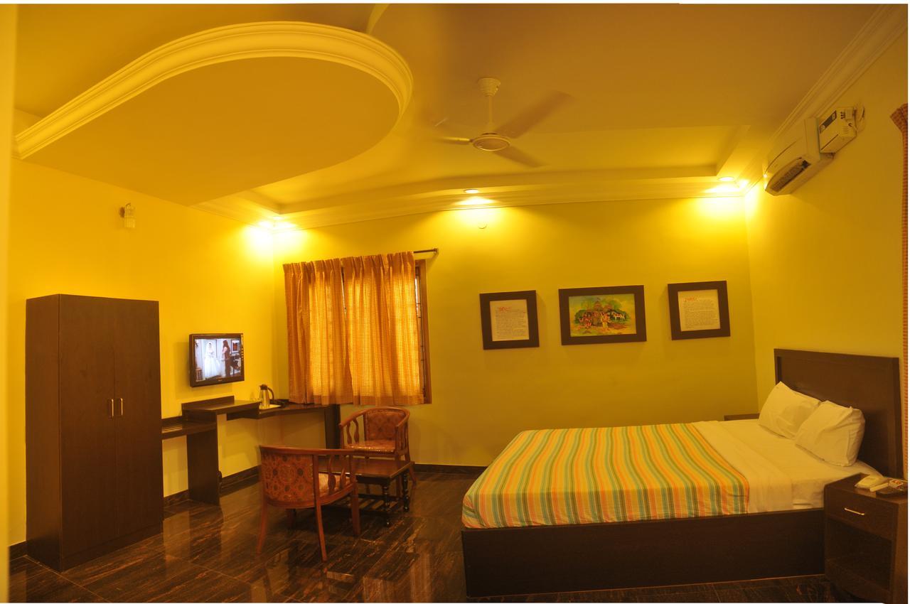 Oyo 7355 Covinille Bed & Breakfast มทุราย ภายนอก รูปภาพ