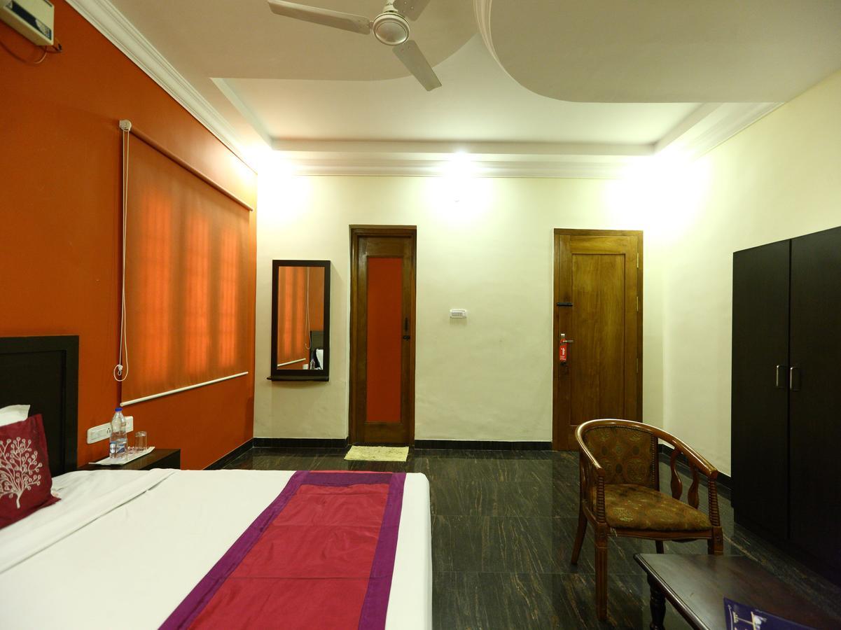 Oyo 7355 Covinille Bed & Breakfast มทุราย ภายนอก รูปภาพ